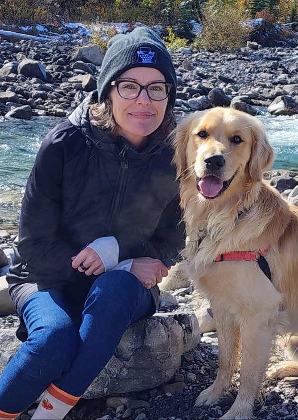 TracyAboutPic Image of Tracy Fox with her golden retriever